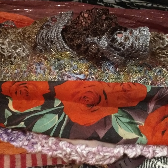 13 Scarfs All Different. - Picture 3 of 4